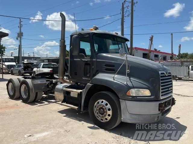 Mack CXU613 트랙터 유닛