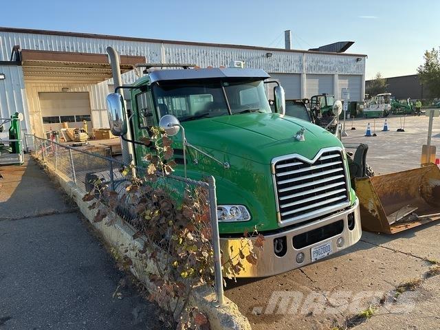 Mack CXU613 트랙터 유닛