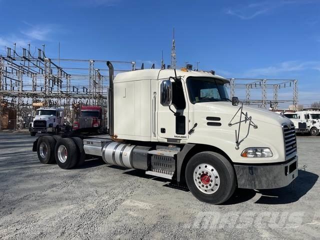 Mack CXU613 트랙터 유닛