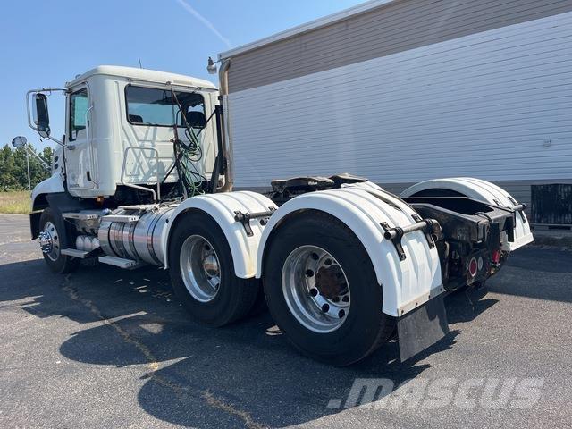 Mack CXU613 트랙터 유닛