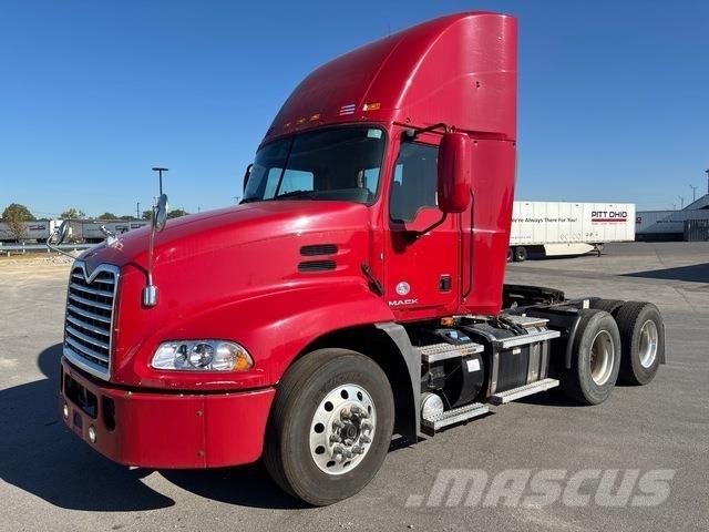Mack CXU613 트랙터 유닛
