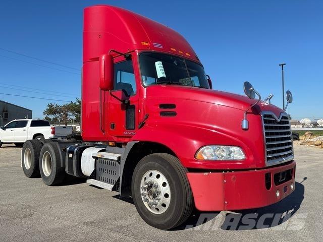 Mack CXU613 트랙터 유닛
