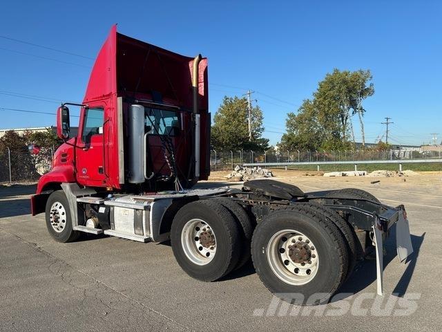 Mack CXU613 트랙터 유닛