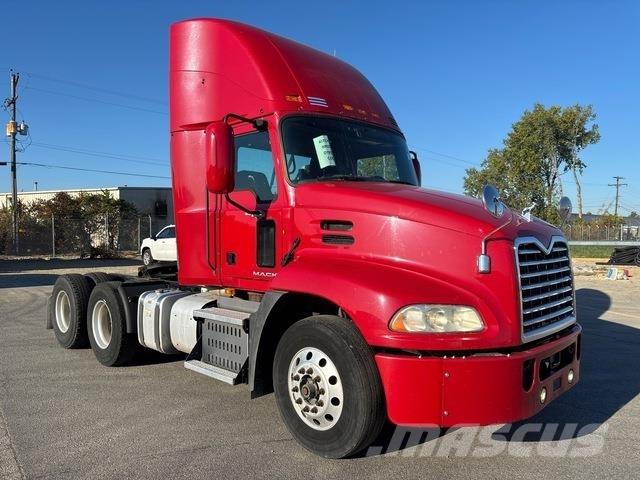 Mack CXU613 트랙터 유닛