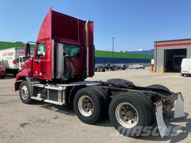 Mack CXU613 트랙터 유닛