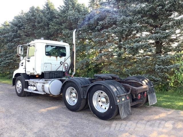 Mack CXU613 트랙터 유닛