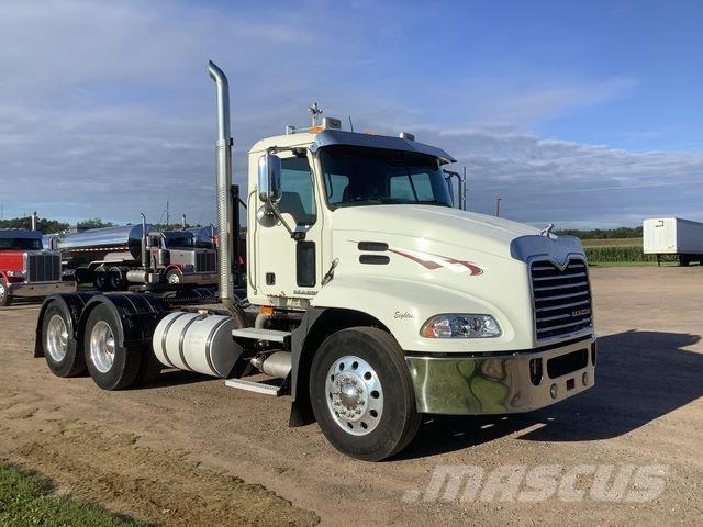 Mack CXU613 트랙터 유닛