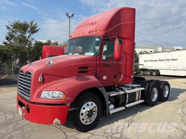 Mack CXU613 트랙터 유닛