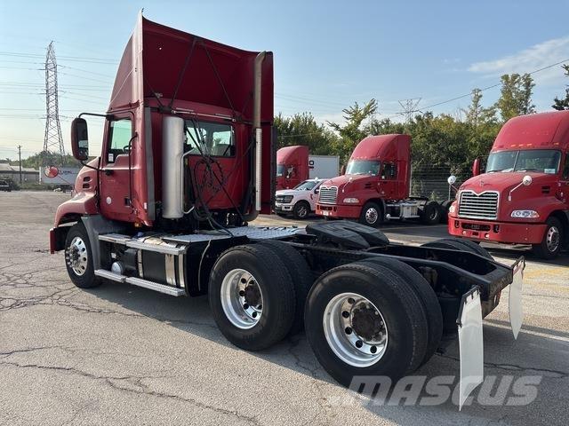 Mack CXU613 트랙터 유닛