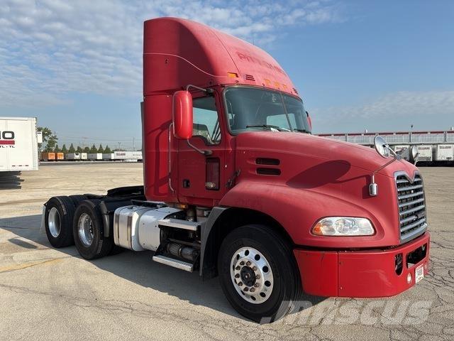 Mack CXU613 트랙터 유닛