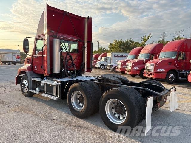 Mack CXU613 트랙터 유닛