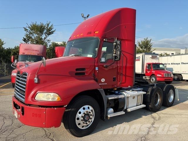 Mack CXU613 트랙터 유닛