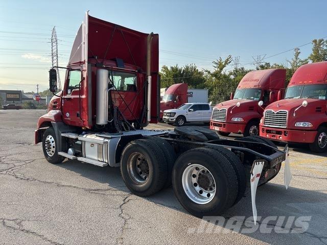 Mack CXU613 트랙터 유닛