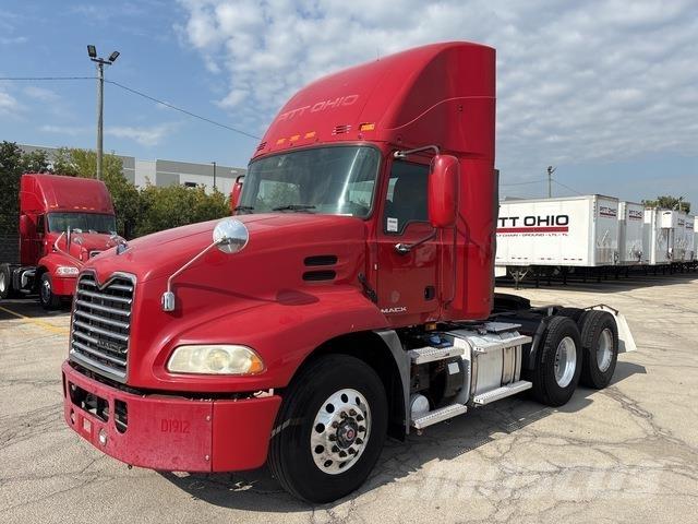 Mack CXU613 트랙터 유닛