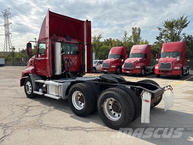 Mack CXU613 트랙터 유닛