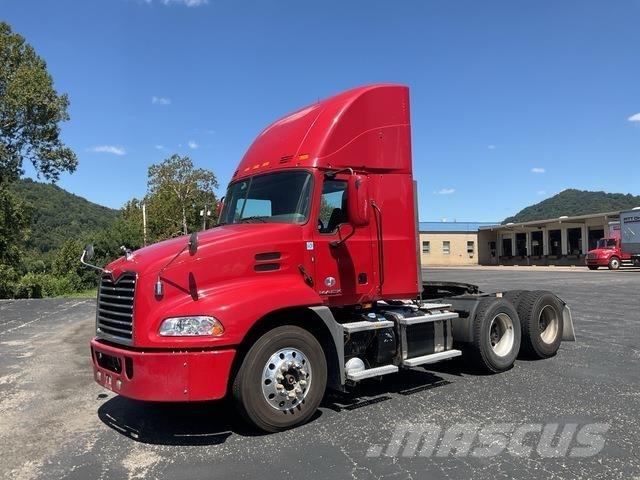 Mack CXU613 트랙터 유닛