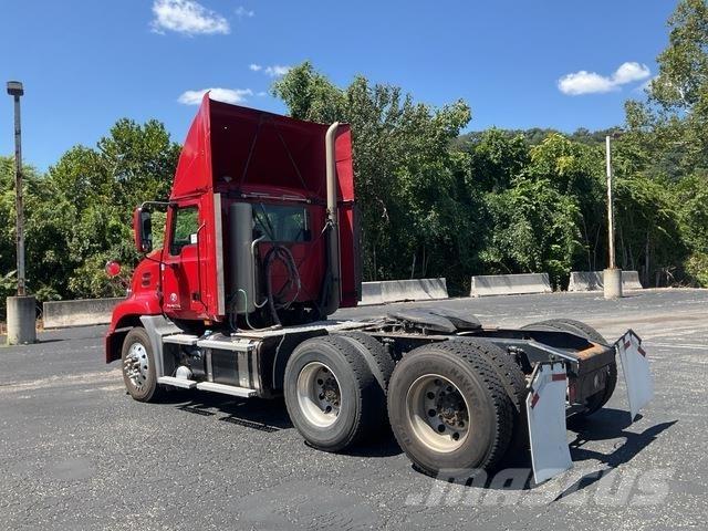 Mack CXU613 트랙터 유닛