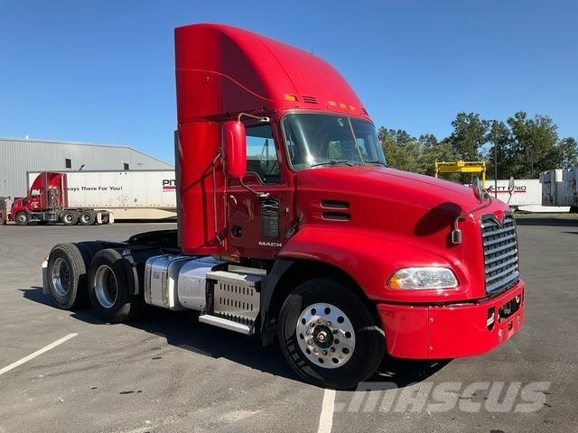 Mack CXU613 트랙터 유닛