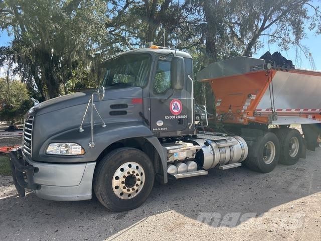 Mack CXU613 트랙터 유닛