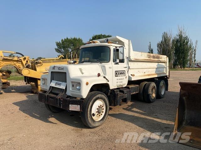 Mack DM686S 덤프 트럭