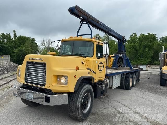 Mack DM688S 기타 트럭
