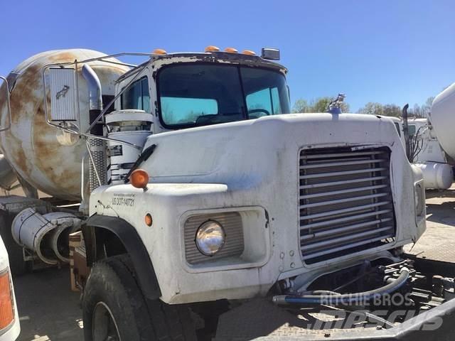 Mack DM690S 기타 트럭