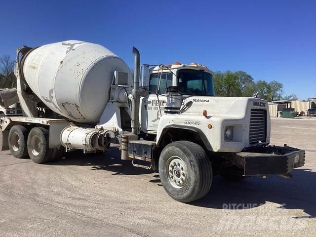 Mack DM690S 기타 트럭