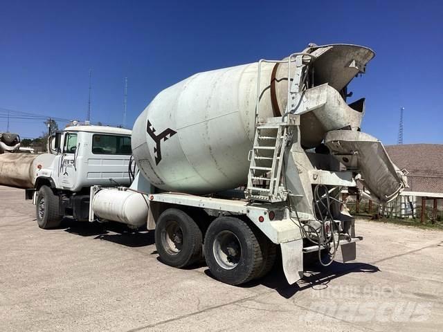 Mack DM690S 기타 트럭