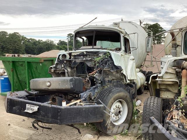 Mack DM690S 기타 트럭