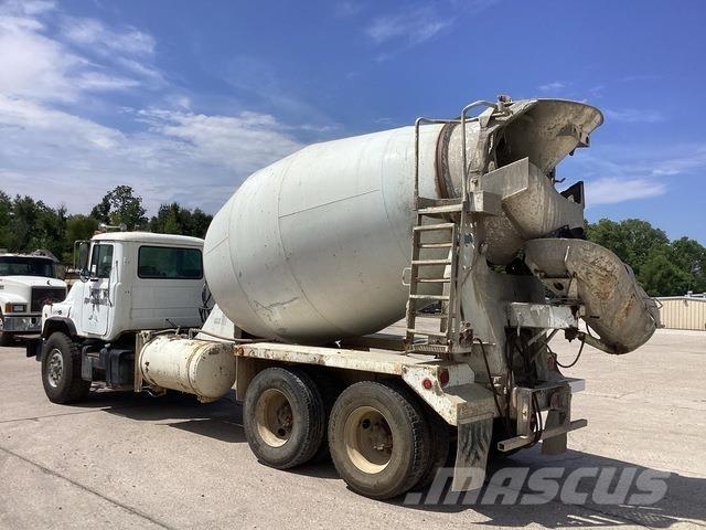 Mack DM690S 기타 트럭