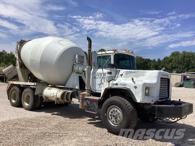 Mack DM690S 기타 트럭