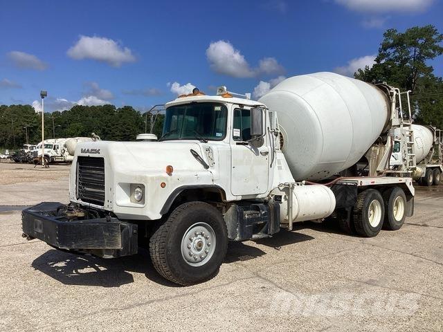 Mack DM690S 기타 트럭