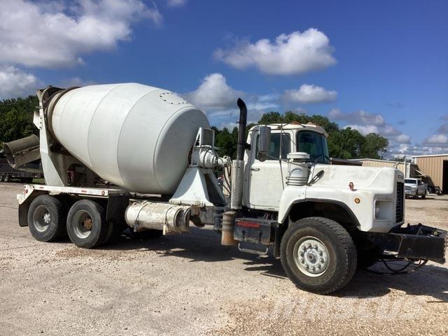 Mack DM690S 기타 트럭