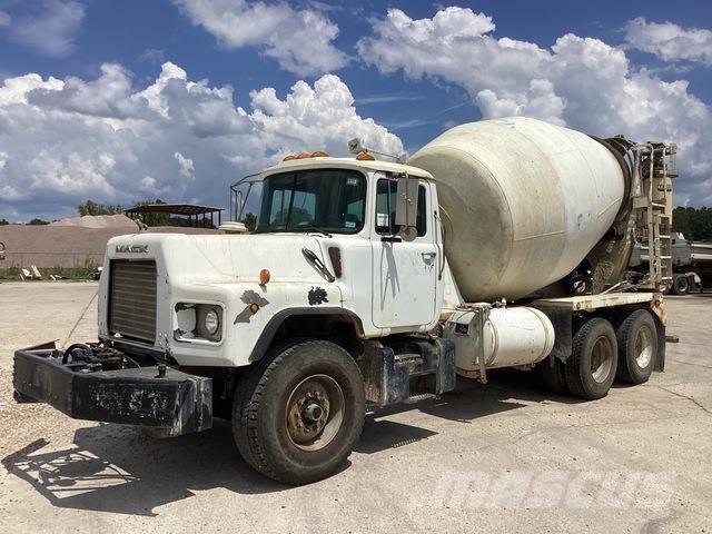 Mack DM690S 기타 트럭
