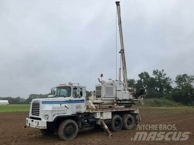 Mack DMM6906S 이동식 드릴 리그 트럭
