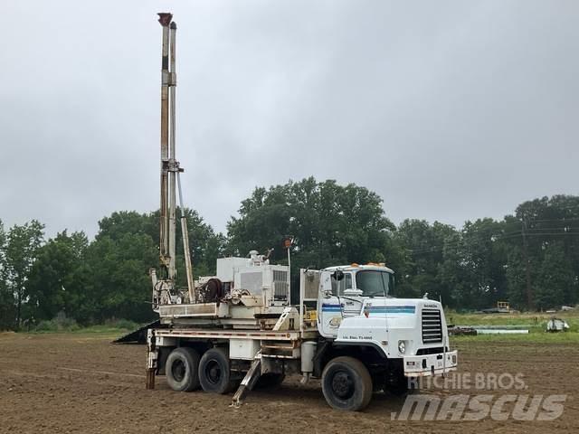 Mack DMM6906S 이동식 드릴 리그 트럭