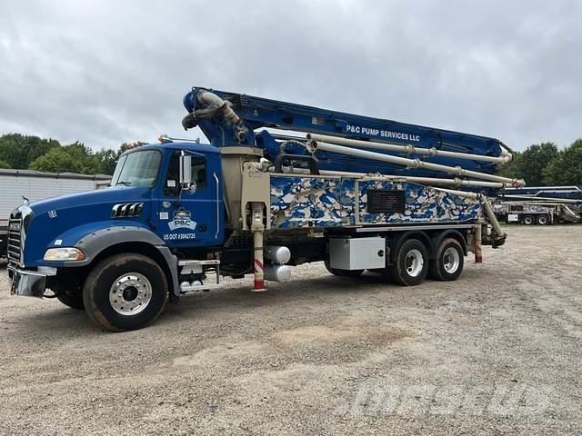 Mack GR64B 콘크리트 펌프카
