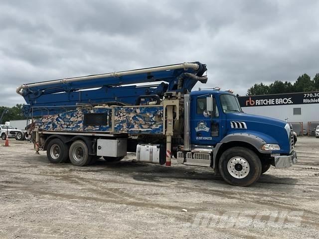 Mack GR64B 콘크리트 펌프카