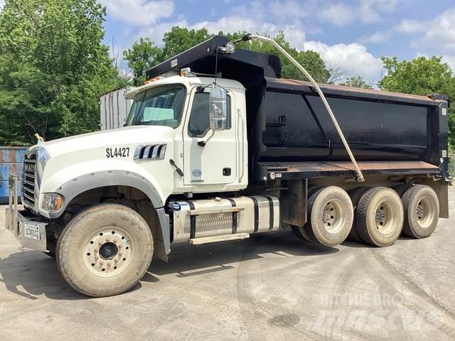 Mack GR64F 덤프 트럭