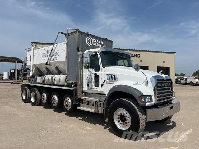 Mack GR64F 콘크리트 믹서트럭