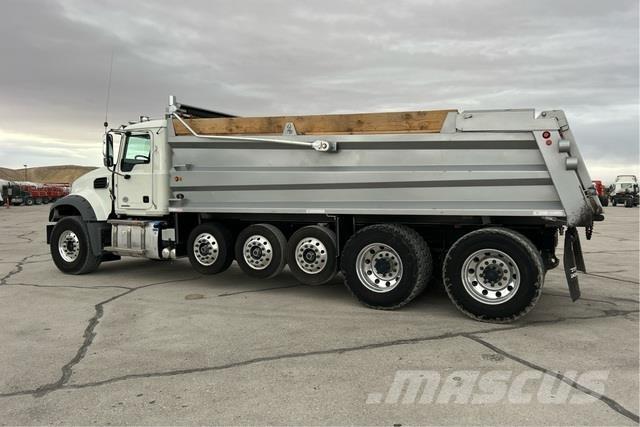 Mack GR64F 덤프 트럭