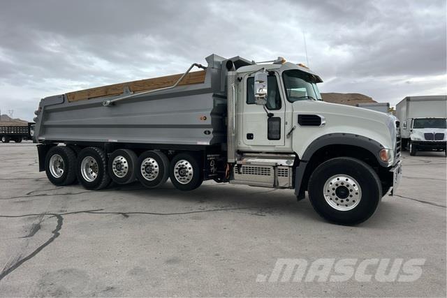 Mack GR64F 덤프 트럭