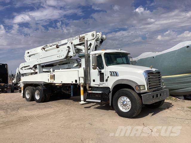 Mack GR64F 콘크리트 펌프카