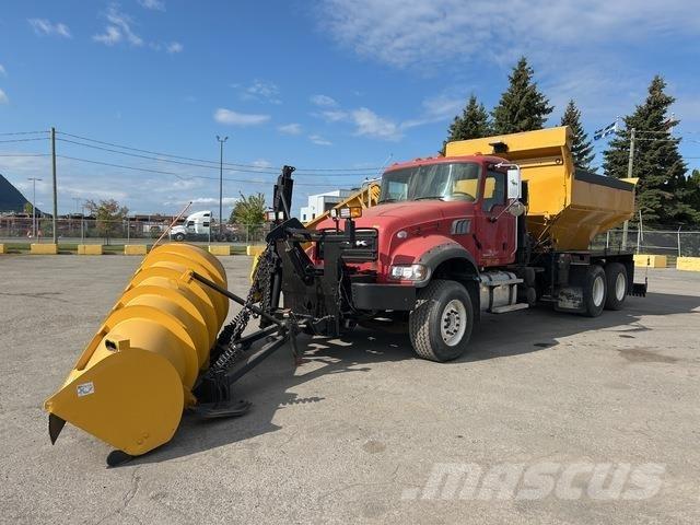 Mack GU433 제설 블레이드 및 제설기