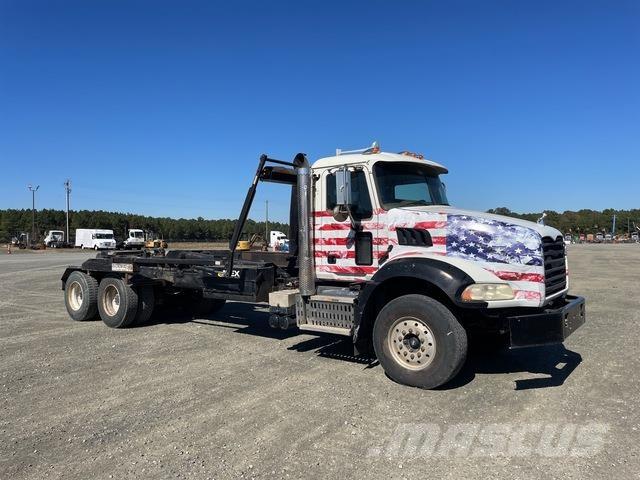 Mack GU533 훅 리프트 트럭