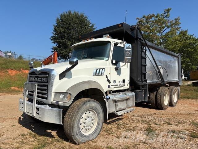 Mack GU713 덤프 트럭