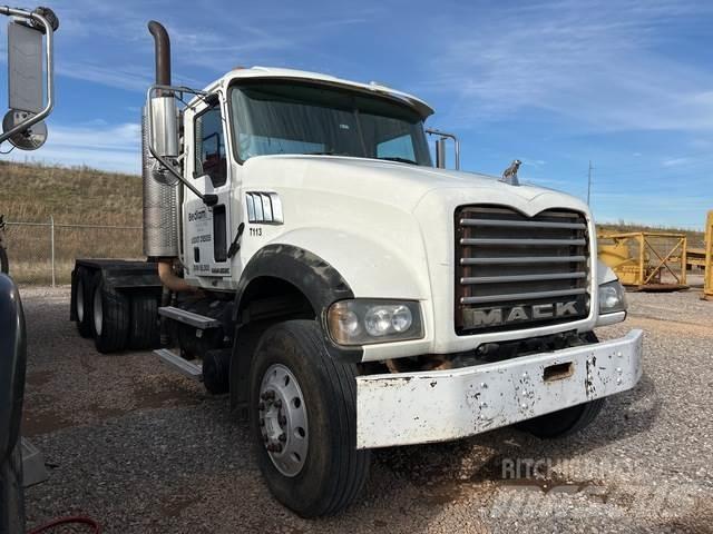 Mack GU713 트랙터 유닛