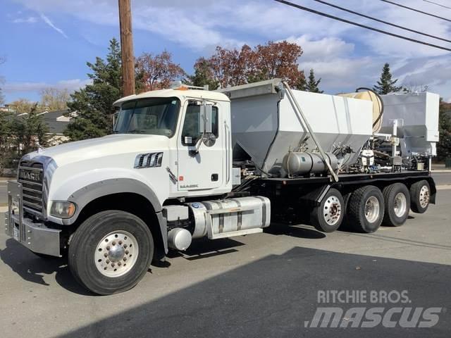 Mack GU713 콘크리트 믹서트럭