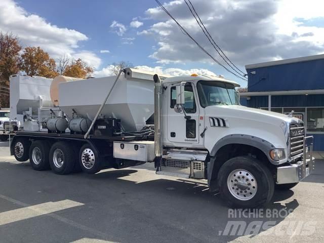 Mack GU713 콘크리트 믹서트럭