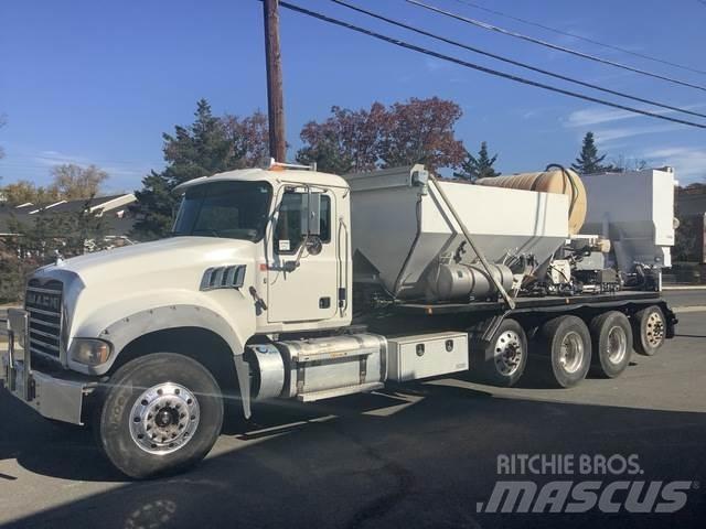 Mack GU713 콘크리트 믹서트럭